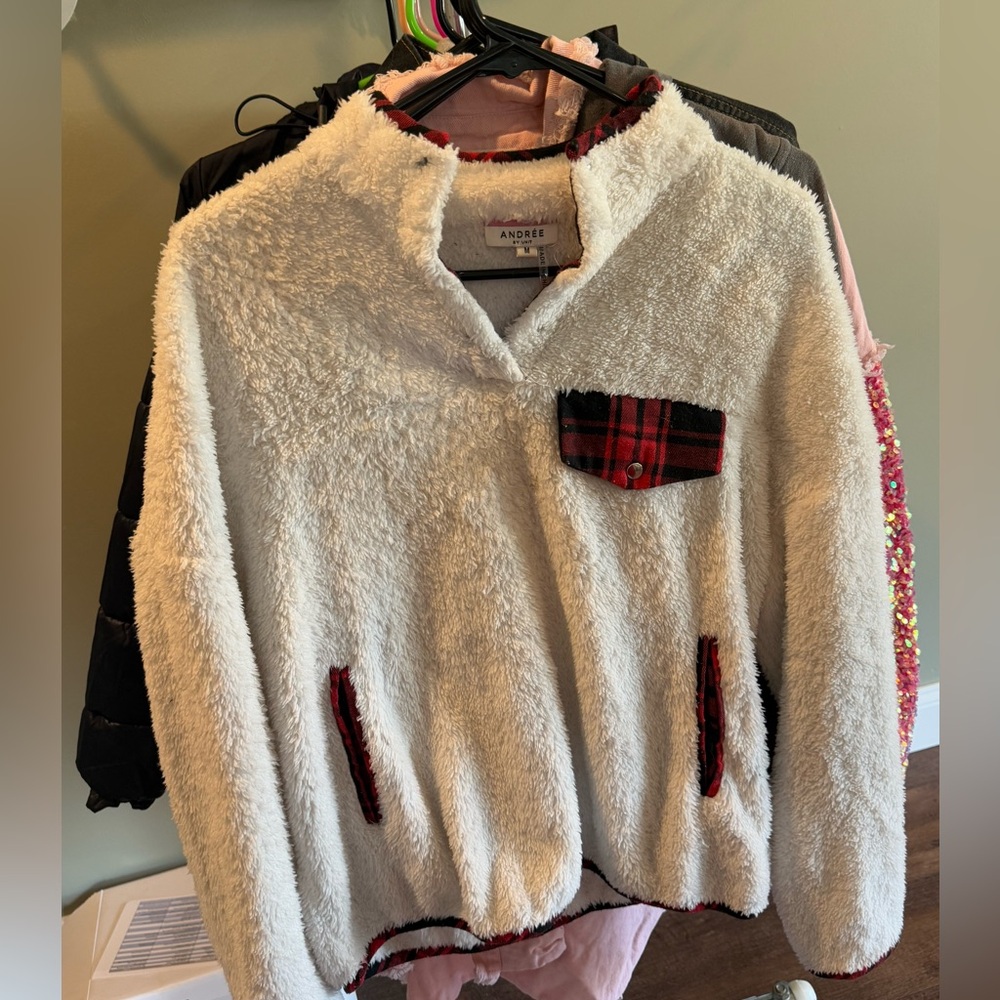 Andree Cozy White Fleece Pullover with Plaid Accents